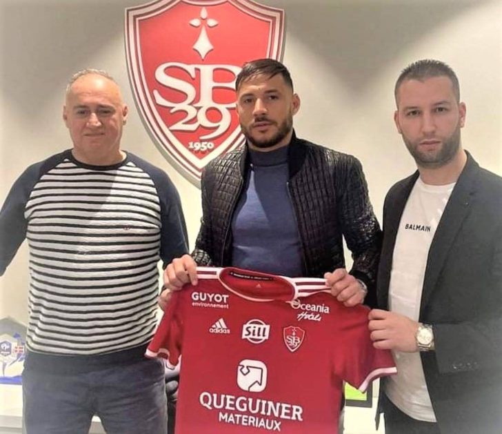 Belaili à Brest : L’Algérien rejoint enfin et officiellement un club européen