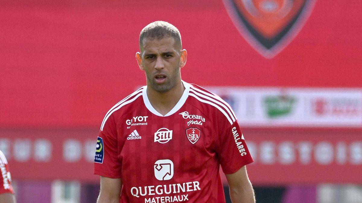 Islam Slimani copieusement hué par le public de Brest pour un penalty