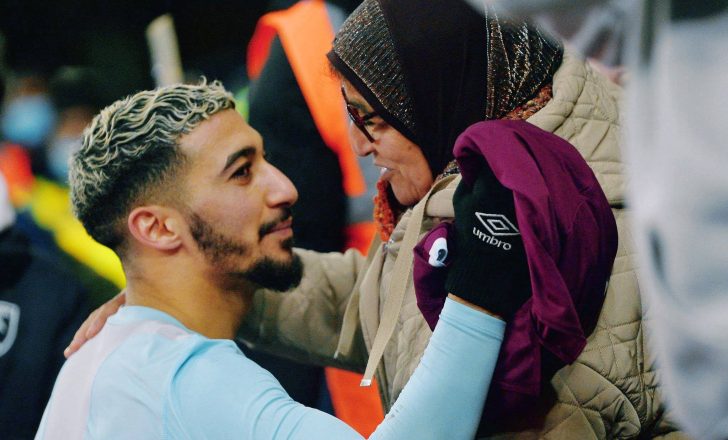 Vidéo spectaculaire de Saïd Benrahma en train de se battre pour défendre ses proches en tribune