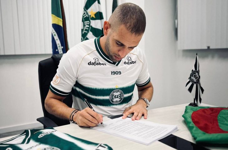 Islam Slimani bloqué au Brésil ?