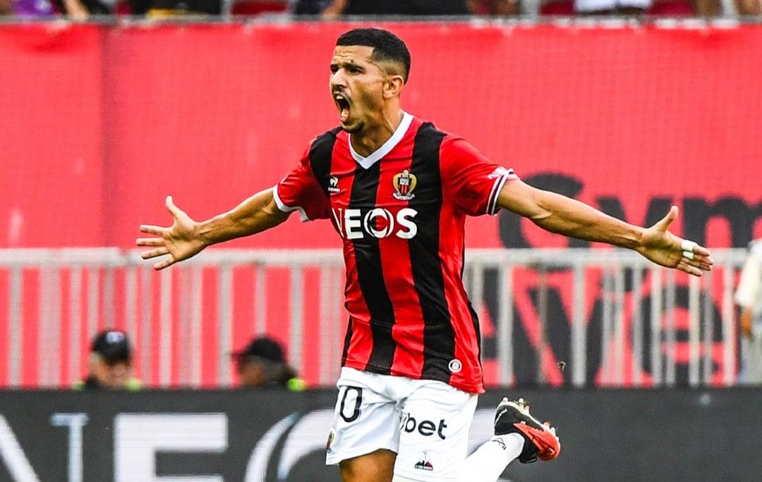 L’OGC Nice recrute un latéral et tranche pour l’avenir de Youcef Atal